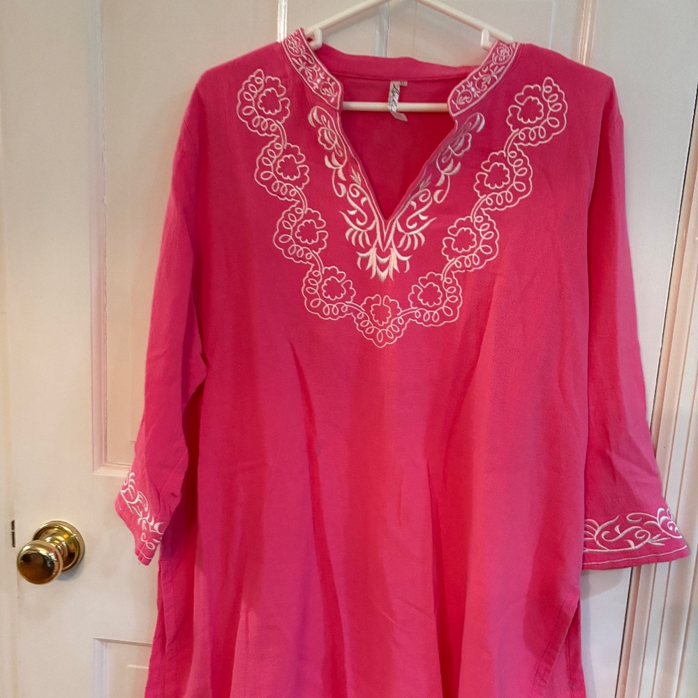 Pink with white embroidered trim detail tunic length top size XL Lulu B